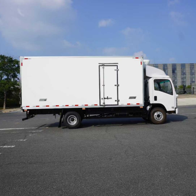 4x2 Qingling Isuzu refrigerated truck is suitable for urban refrigerated and frozen transportation