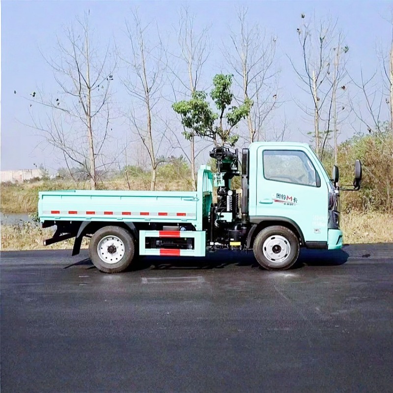 Camión grúa comercial ligero Foton con grúa de pluma rígida XCMG de 2 toneladas.