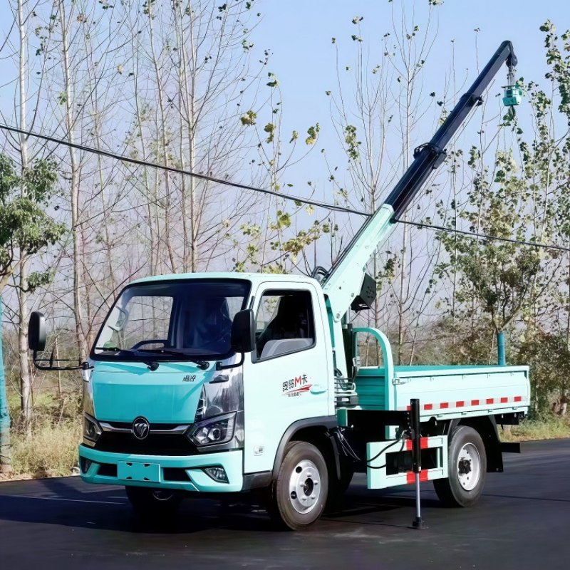 Camión grúa comercial ligero Foton con grúa de pluma rígida XCMG de 2 toneladas.