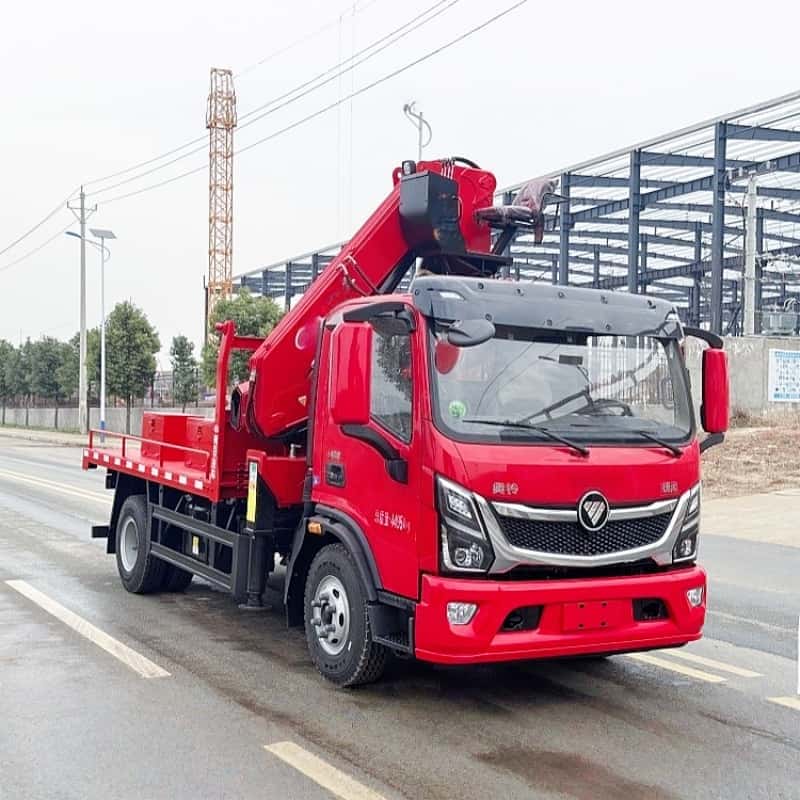 Camión grúa Foton de servicio mediano con grúa de pluma rígida XCMG de 5 toneladas.