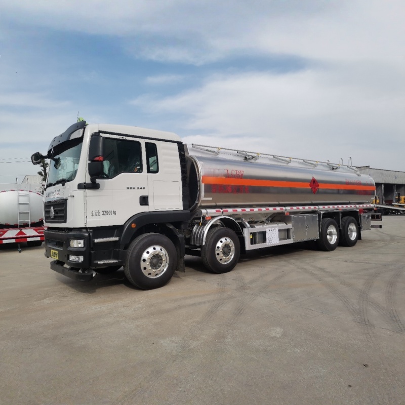 Camión cisterna Sinotruk de 26000 litros de aleación de aluminio para aceite.