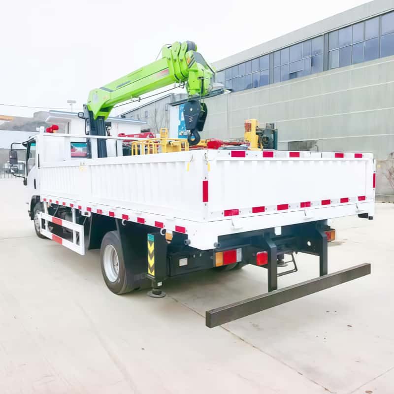 Isuzu XCMG Multi-Functional 3.2 ton Truck-mounted Crane