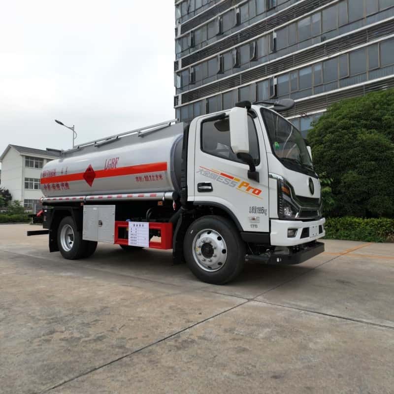 Foton 10100L oil tank truck