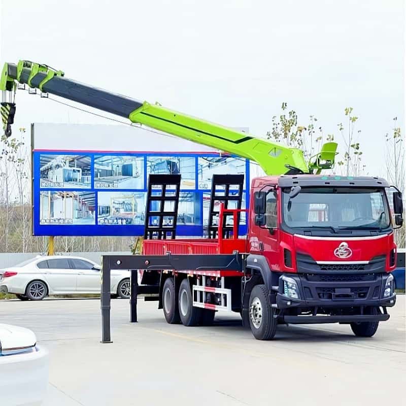 Liuqi chassis equipped with XCMG crane, multi-functional truck-mounted crane and transport truck