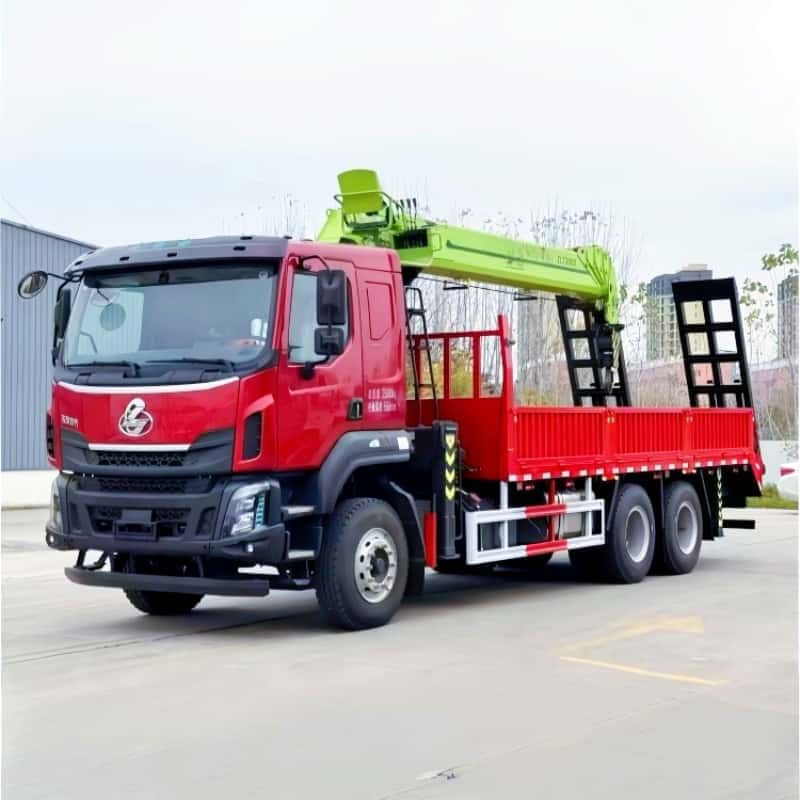 Liuqi chassis equipped with XCMG crane, multi-functional truck-mounted crane and transport truck