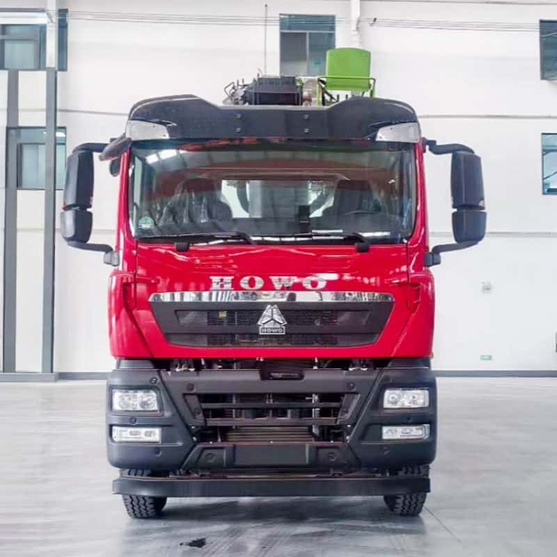 China's sinotruk chassis equipped with XCMG crane, multi-functional truck-mounted crane and transport truck