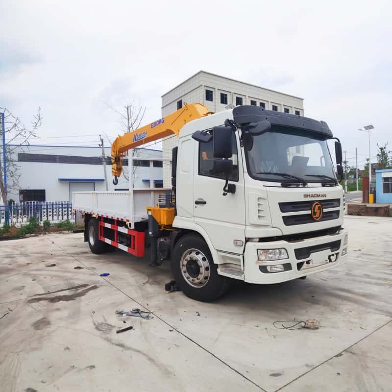 China Shacman Single-axle 8-ton Truck-mounted Crane Equipped with XCMG Crane