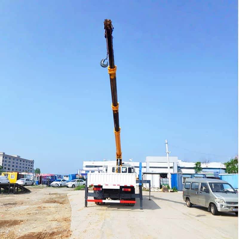 China Shacman Single-axle 8-ton Truck-mounted Crane Equipped with XCMG Crane