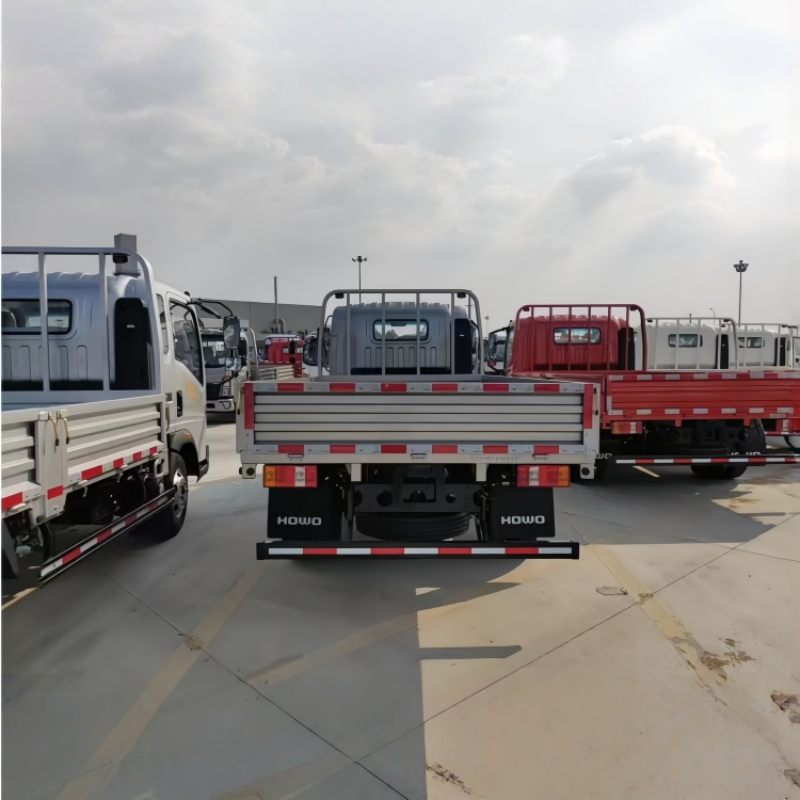 4x2 single-row heavy-duty stake cargo truck