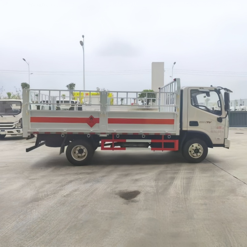 4x2 Foton Auling CTV 4.2-meter stake truck for Class II dangerous goods