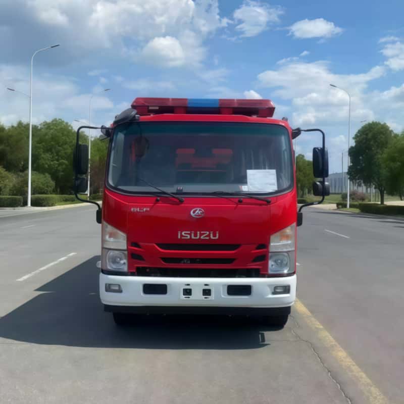 Isuzu 65M water tank fire truck rescue truck