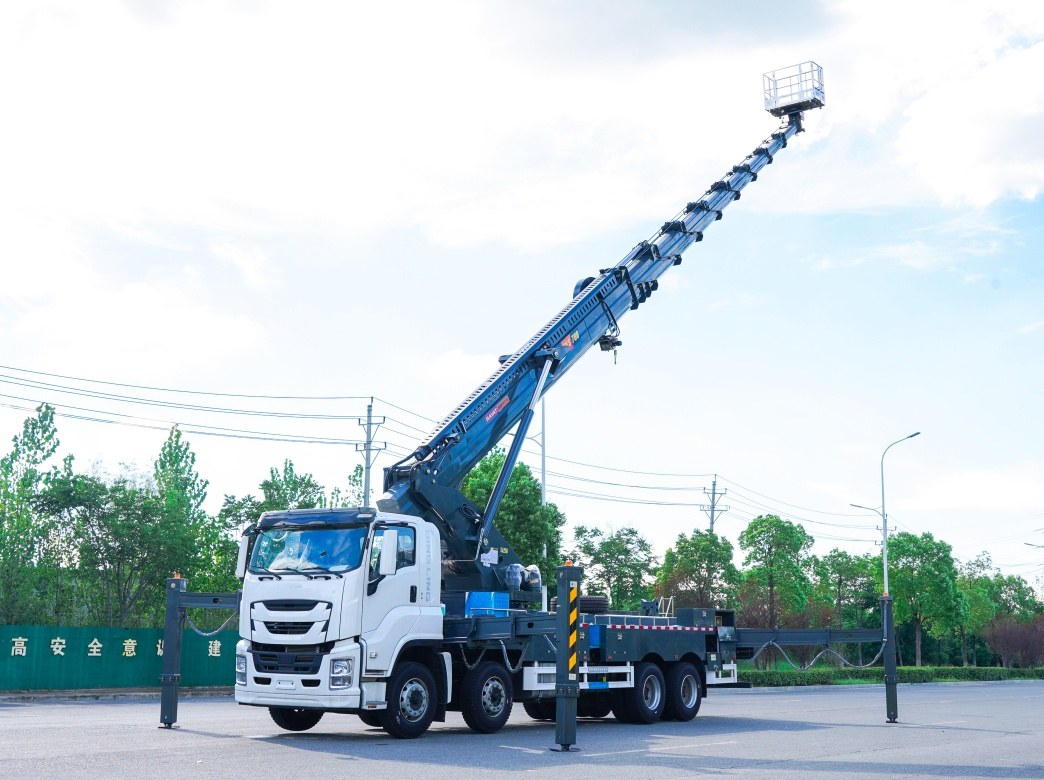 ISUZU 28m Telescopic Boom Aerial Work Platform