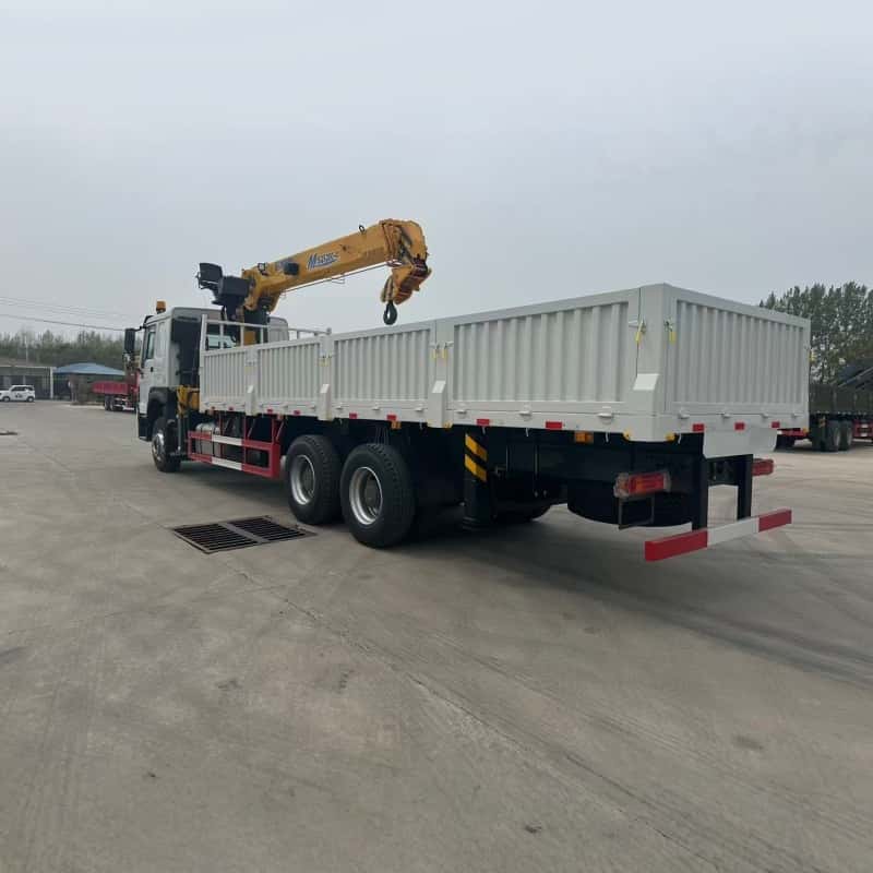 8Ton XCMG Boom Crane on HOWO 6x4 Chassis, Cargo Crane Truck for Construction Lifting