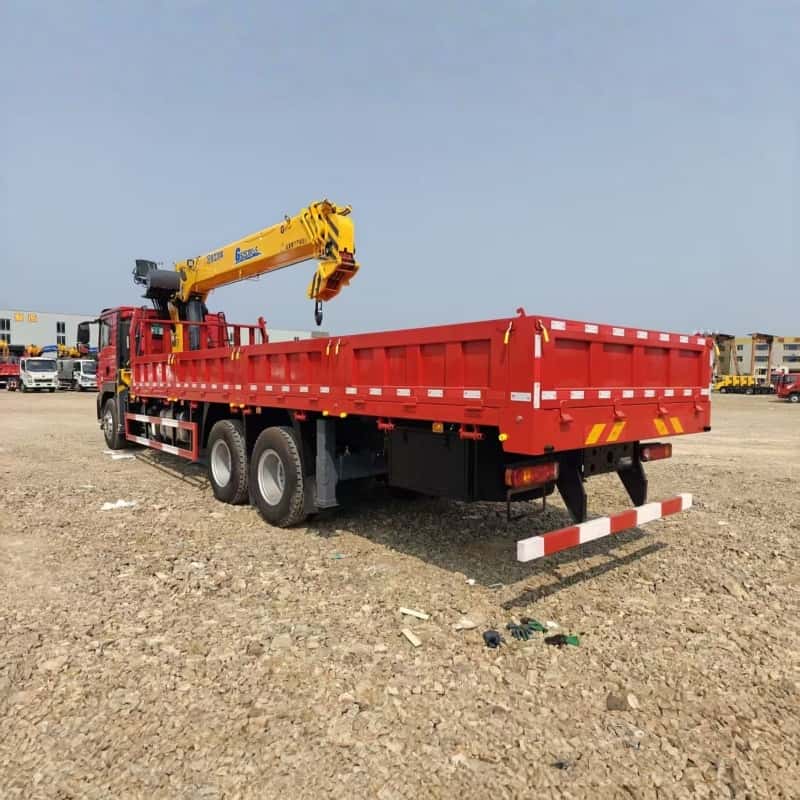 SINOTRUK HOWO TX 6x4 Truck-mounted Crane 12Ton XCMG 320HP