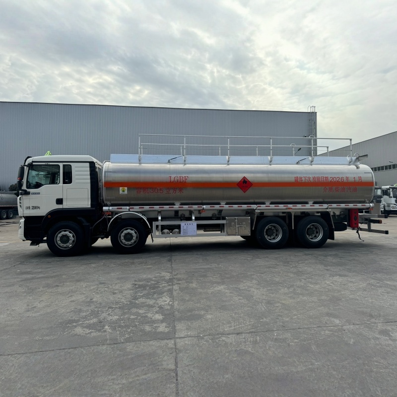 Sinotruk Howo  8×4 Aluminum Alloy Tank Truck
