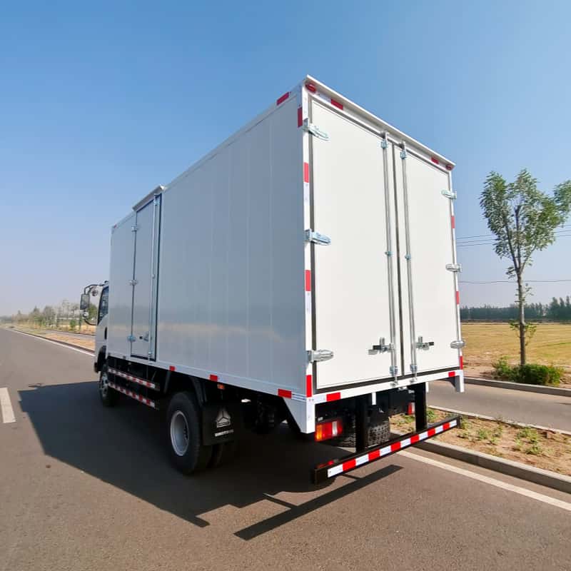 Sinotruk Howo 4X2 Box Truck with Left Side Door