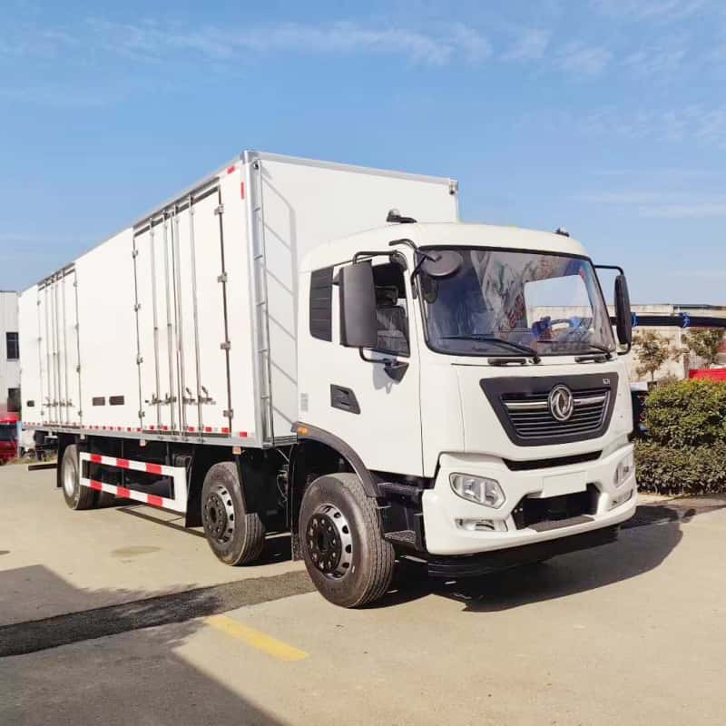Vehículo de transporte de líquidos inflamables Dongfeng de tres ejes y 9,6 m