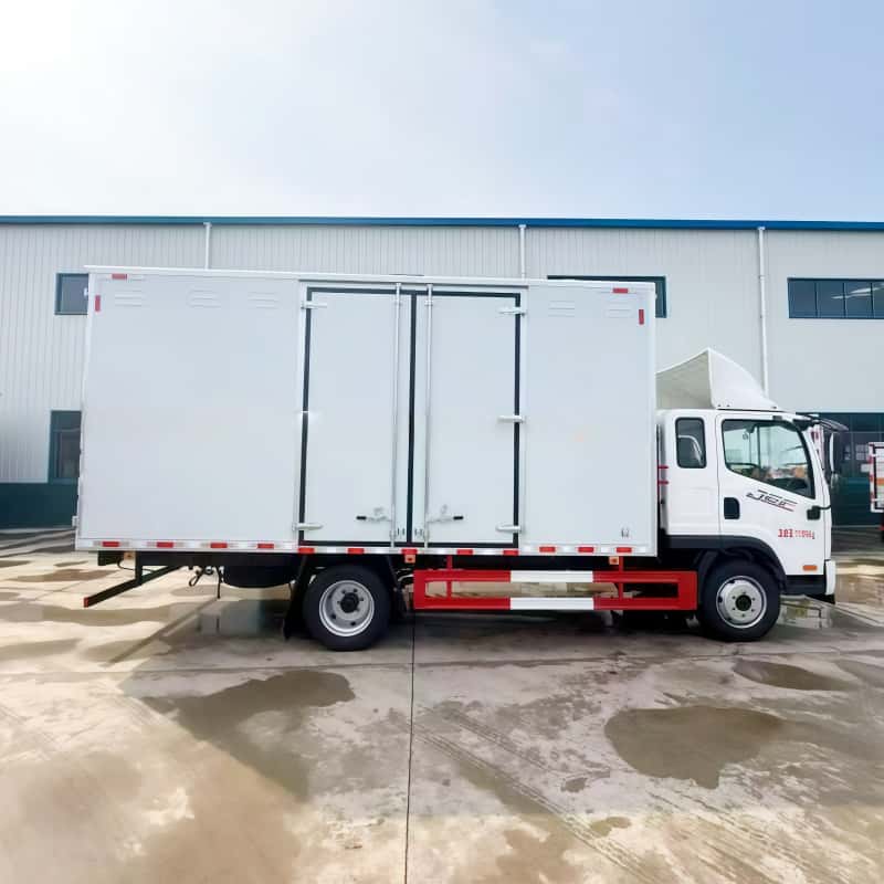 Jiefang single-row 5.6-meter box truck powered by Dachai 180 horsepower engine