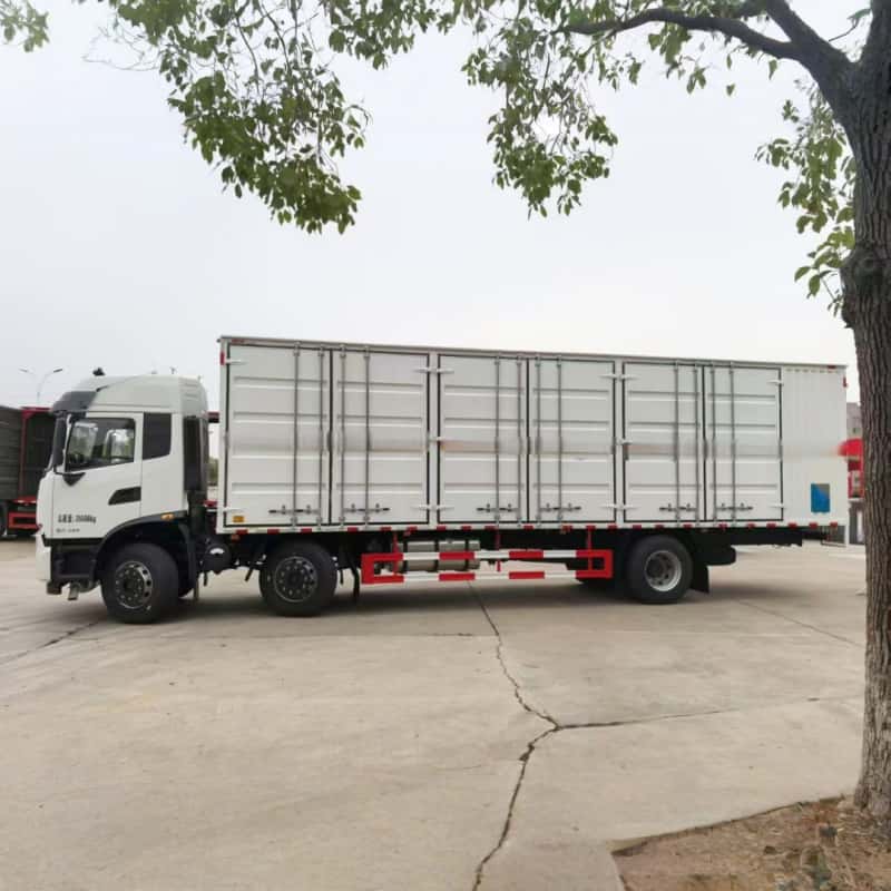 Camión furgón Dongfeng de tres ejes para mercancías peligrosas