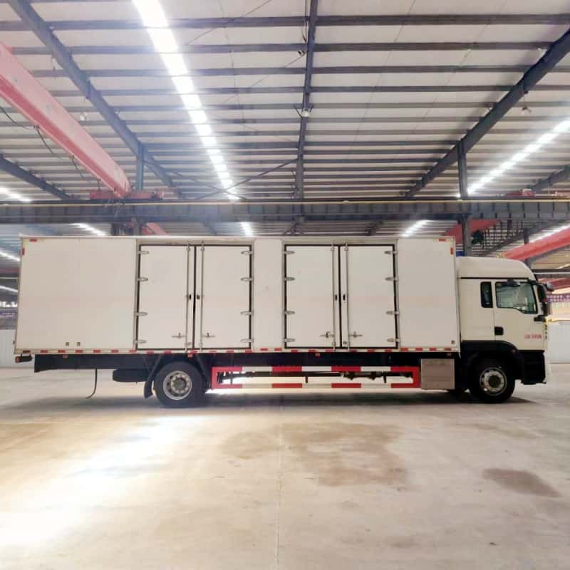 Sinotruk single-axle 9.5-meter multi-category dangerous goods transport vehicle