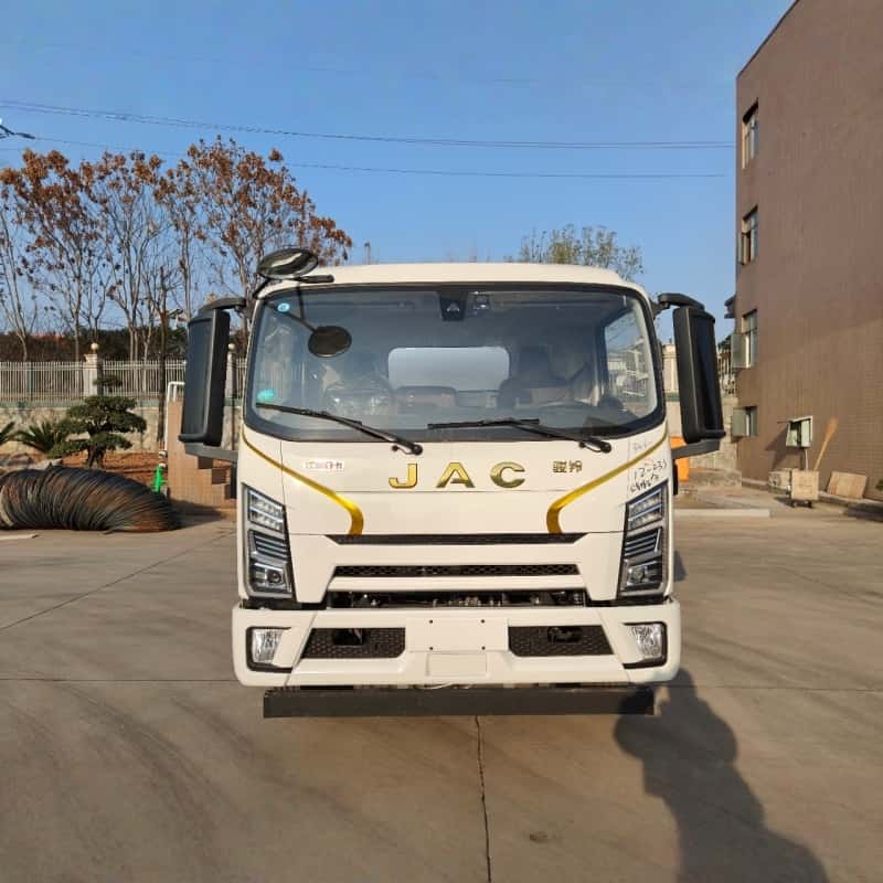 Camión cisterna de aceite JAC Junling S9 Yuchai con motor de 170 caballos de fuerza y ​​capacidad para 9800 litros.
