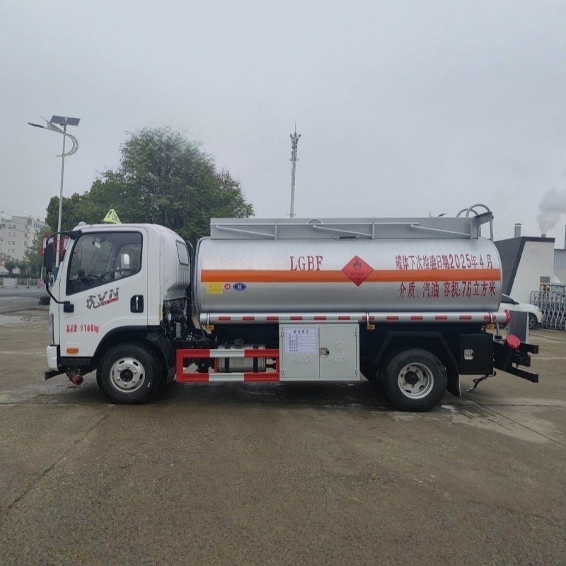 FAW 7600L oil tank truck