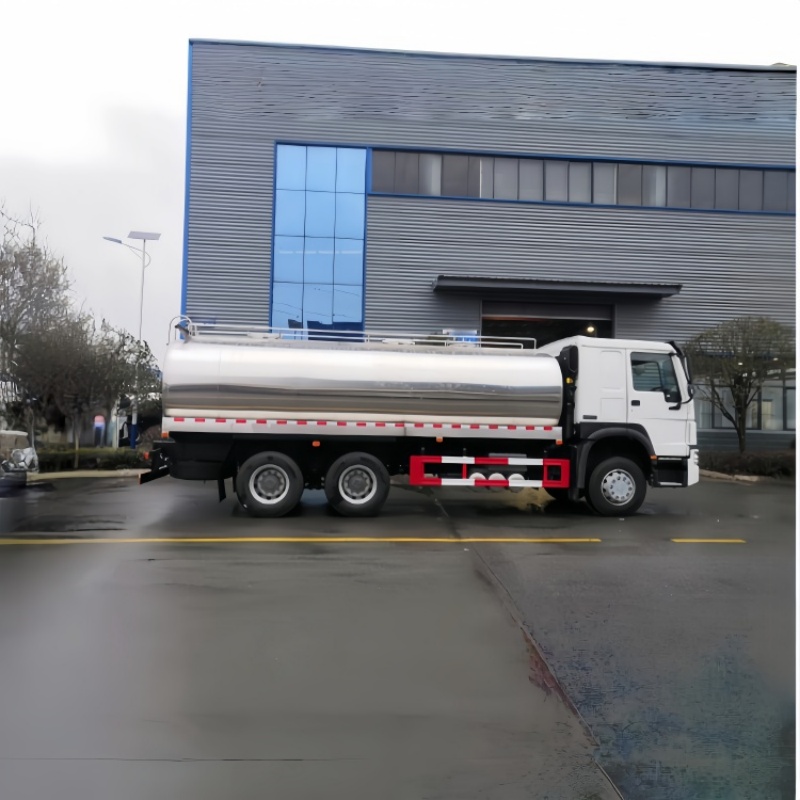 Sinotruk Howo 4000L Insulated Milk Tanker Truck