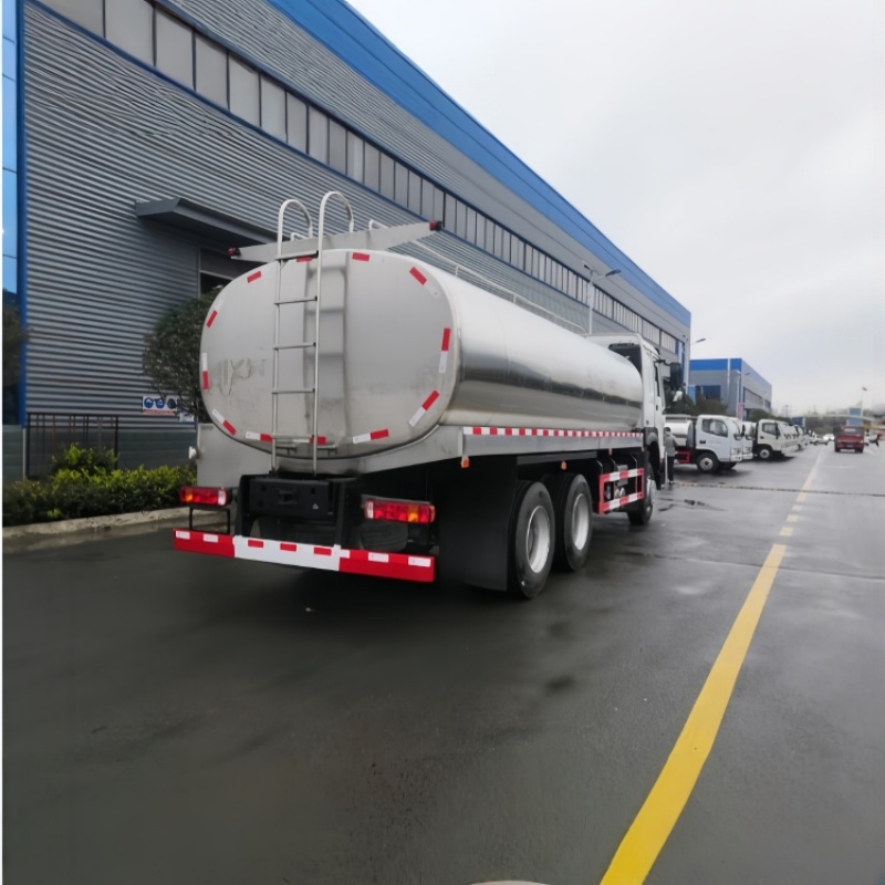 Sinotruk Howo 4000L Insulated Milk Tanker Truck