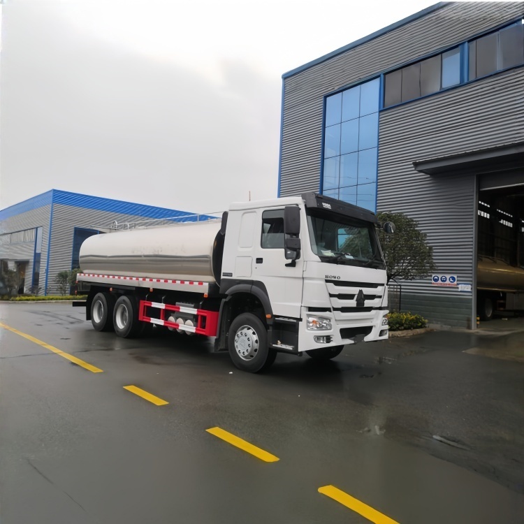 Sinotruk Howo 4000L Insulated Milk Tanker Truck