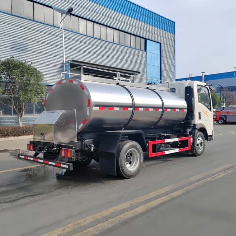 Sinotruk Howo 15000L Food-Grade Stainless Steel Milk Tanker Truck