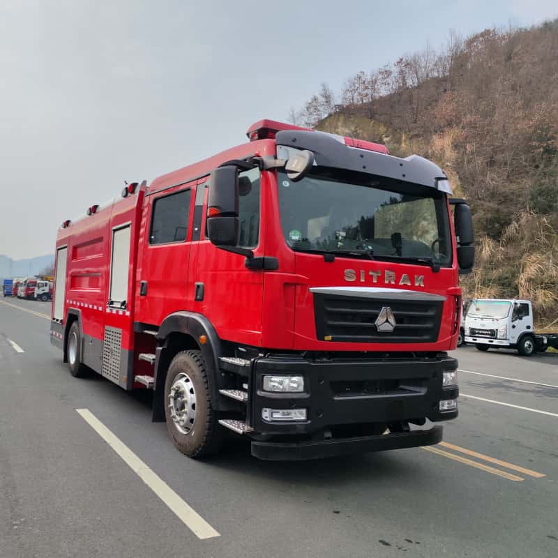 SITRAK 8-ton water tank foam fire truck