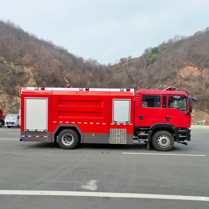 SITRAK 8-ton water tank foam fire truck