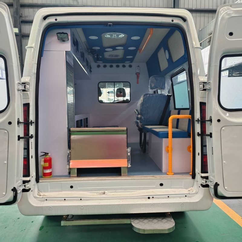 Jiangling Fushun Short Wheelbase Medium-High Roof Ambulance