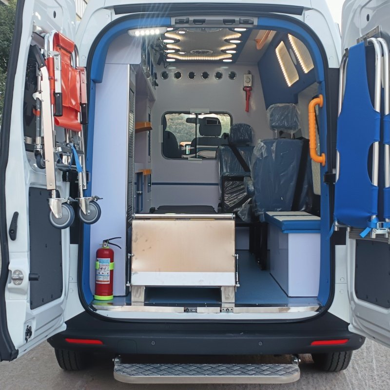 Ambulancia Iveco Juxing con sistema de monitoreo