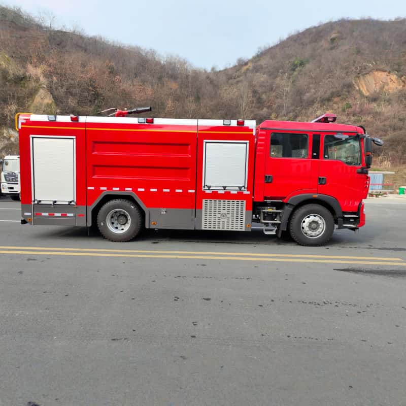Sinotruk HOWO 8m³ Foam Fire Truck 6200L Water 2000L Foam Fire Fighting Vehicle