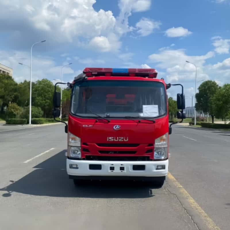 Isuzu 700P Water Tank Fire Truck