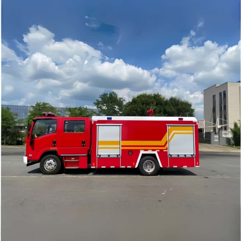 Isuzu 700P Water Tank Fire Truck