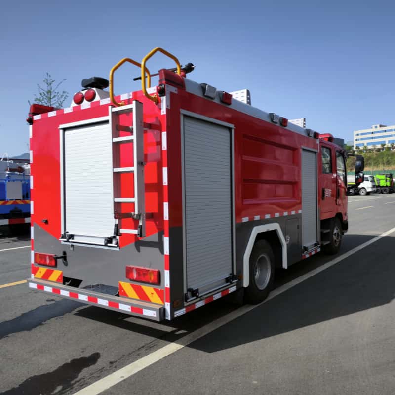 Dongfeng 4000L water tank fire truck