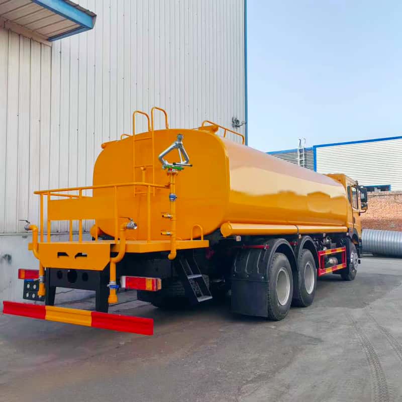 Dongfeng 22000L rear double-axle sprinkler
