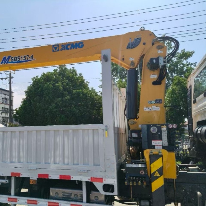 Grúa montada sobre camión HOWO con pluma hidráulica XCMG