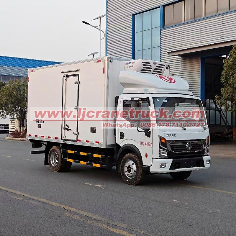 Camión frigorífico Dongfeng 4x2 de 5 toneladas para transporte en cadena de frío.
