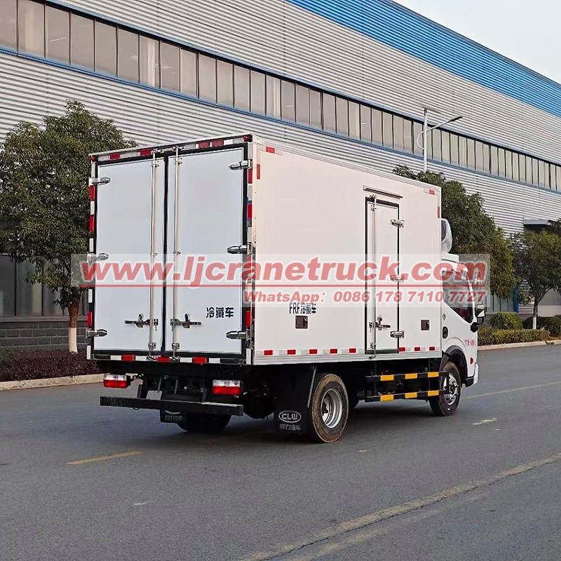 Camión frigorífico Dongfeng 4x2 de 5 toneladas para transporte en cadena de frío.